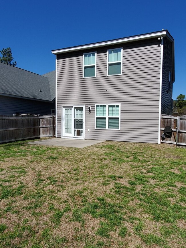 Building Photo - Beautiful 3 Bedroom 2.5 Bath Home Brooklan...