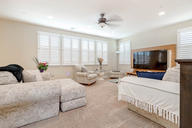 Building Photo - 582 Pasture Ave