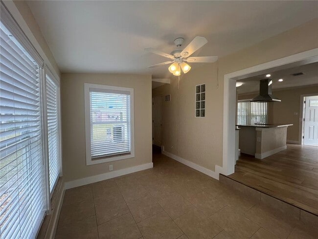 Building Photo - 2464 Picnic St