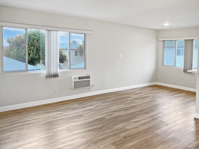 Building Photo - 316 N Monterey St