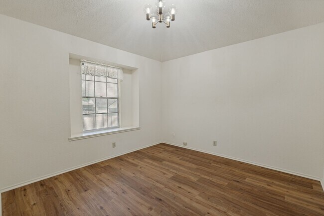 Building Photo - 7803 Forest Ranch