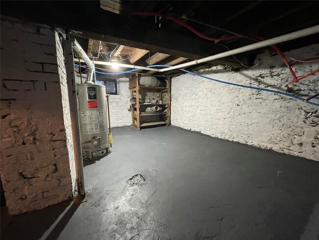 Building Photo - 50 Schubert St