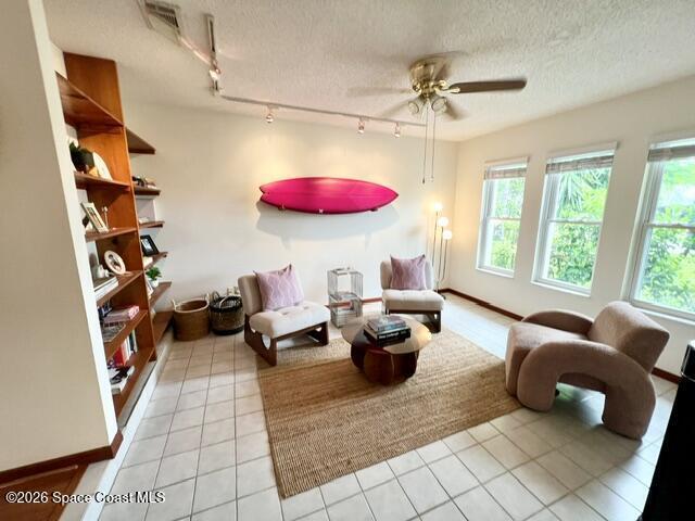 Building Photo - 2108 Rosewood Dr