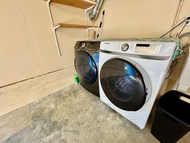 Building Photo - Updated Upstairs 3Bed/2Ba Home in Daly City with Views!