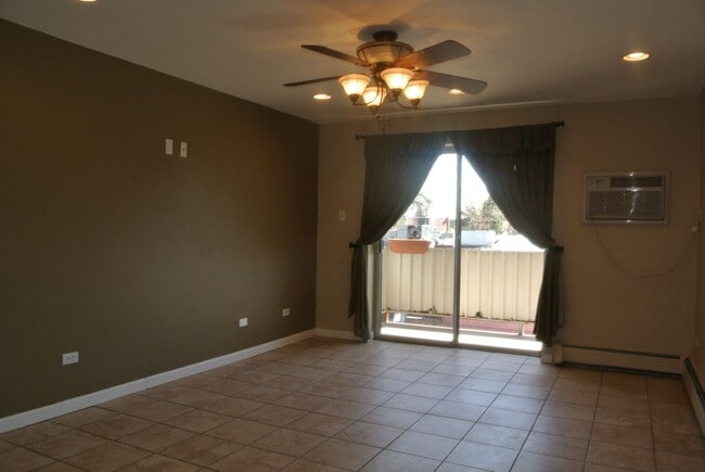 Building Photo - Online for roommate application only