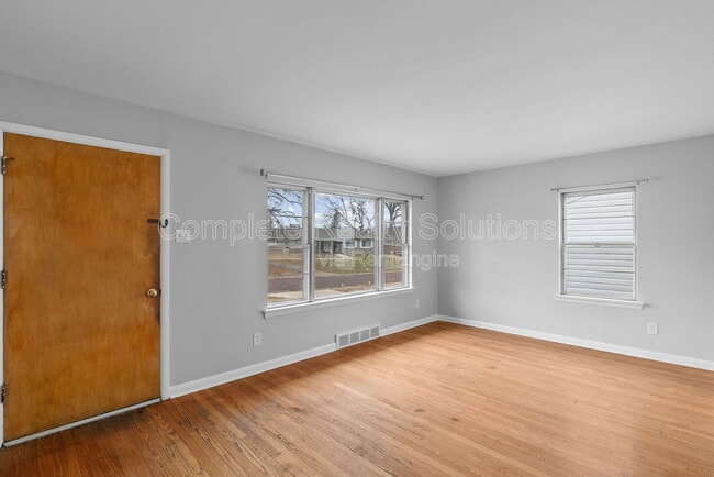 Building Photo - 9220 Leamont Dr