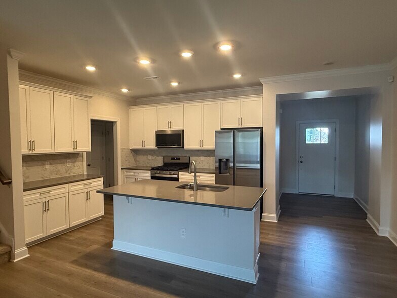 Building Photo - 2214 Sugar Cone Way