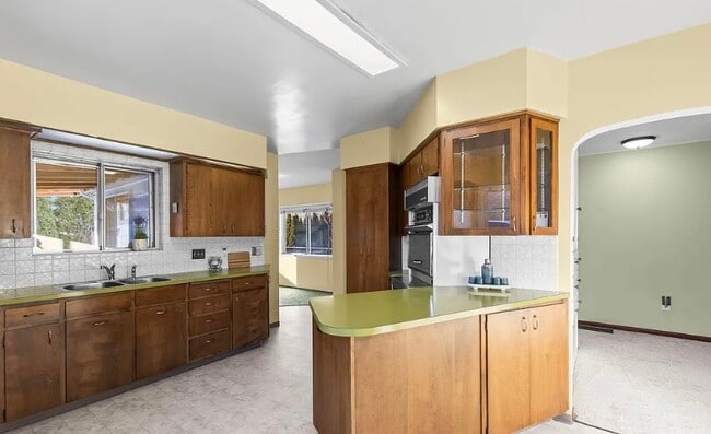 Building Photo - Move in ready