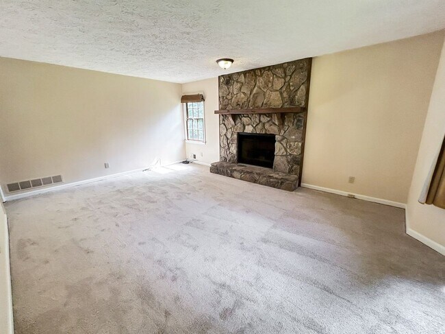 Building Photo - 2491 Annandale Dr