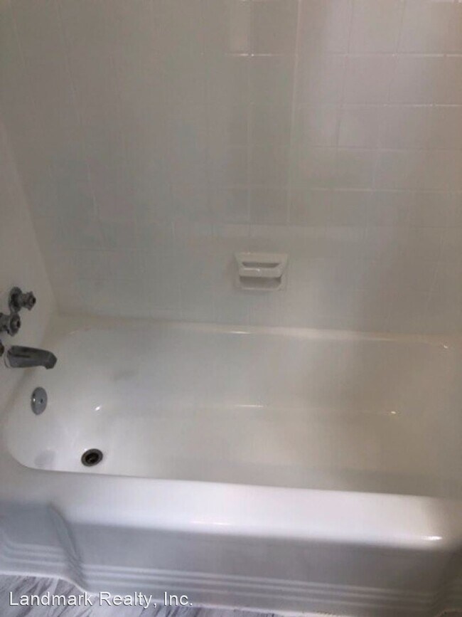 Building Photo - 9 E Deer Park Dr