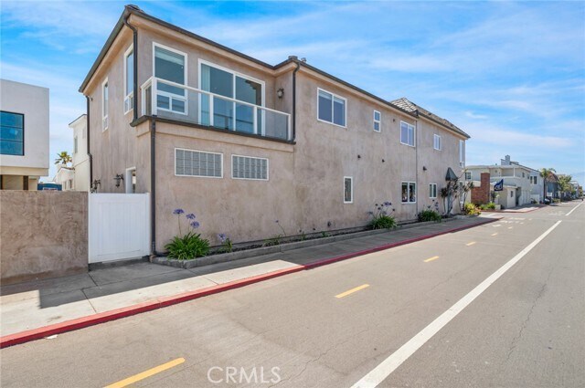 Building Photo - 6111 Seashore Dr