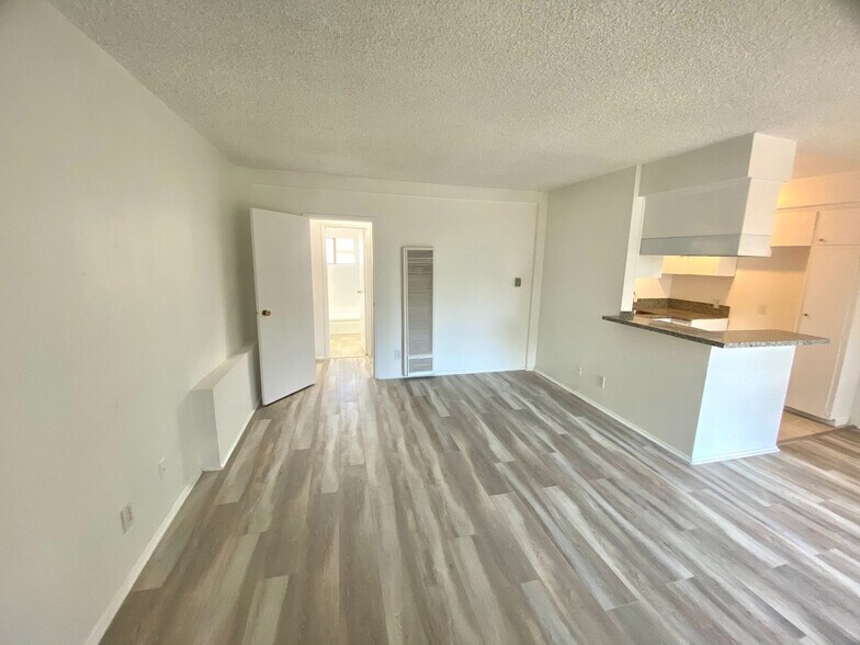 Building Photo - 14109 Hatteras St