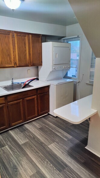 Building Photo - 4118 W Forest Park Ave