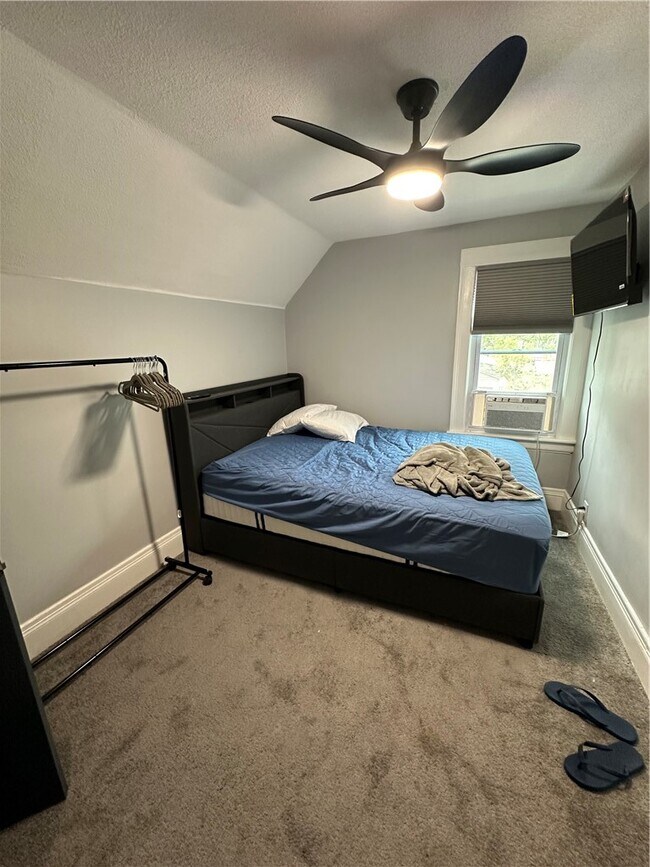 Building Photo - 1890 Clifford Ave