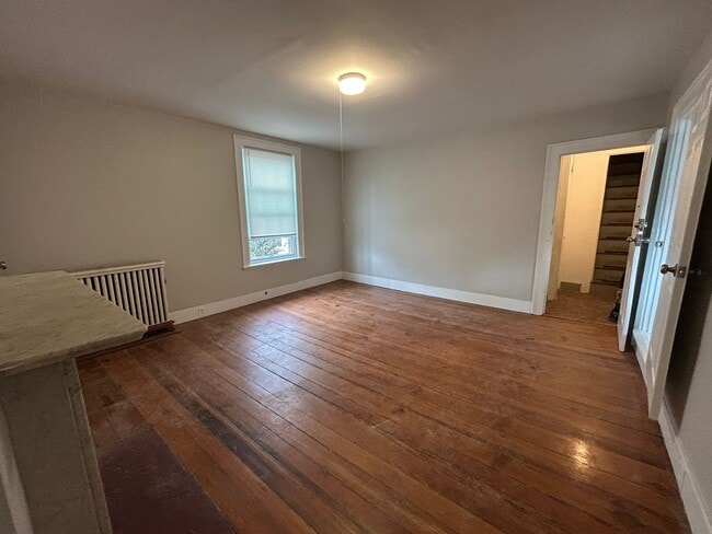 Building Photo - Walnut Street (246) - S