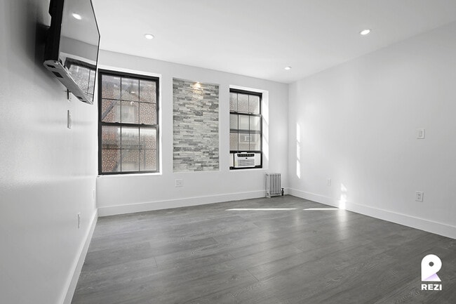 Building Photo - 119-20 Union Tpke