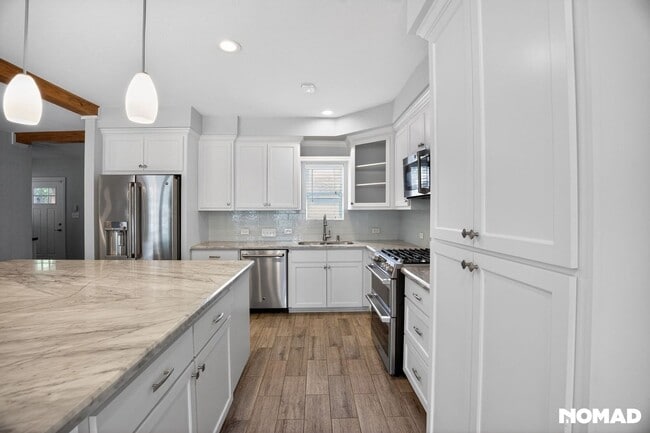 Building Photo - Charming 3BR House in Houston