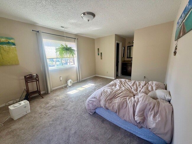 Building Photo - Spacious, Sunlit 3BR / 2 BA Condo just steps away from Standley Lake!