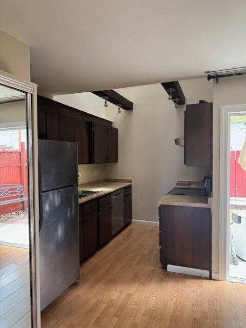 Building Photo - 1527 Royal Way