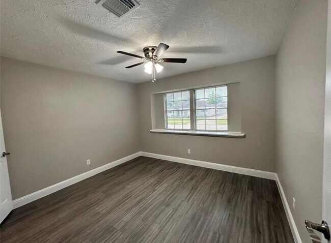 Building Photo - 1601 Washington Dr