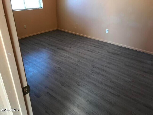 Building Photo - 710 W 11th St