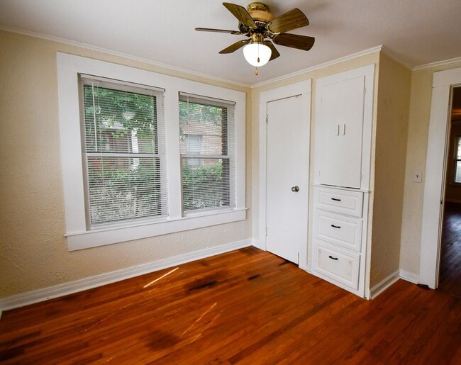 Building Photo - 1-Bedroom Home with Office & Easy Access t...