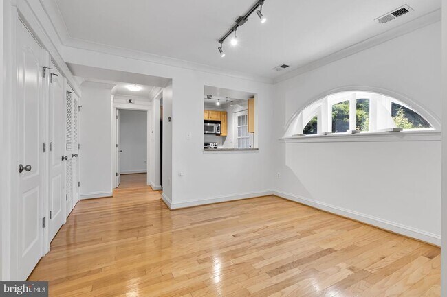 Primary Photo - 226 5th St SE