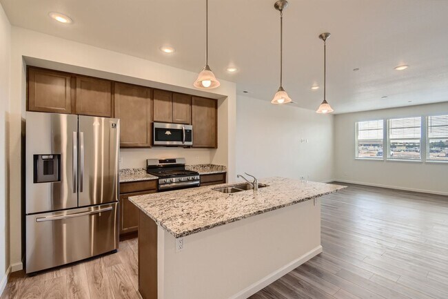 Building Photo - Welcome to this 3 bed, 2 and half bath town-home in Briargate area