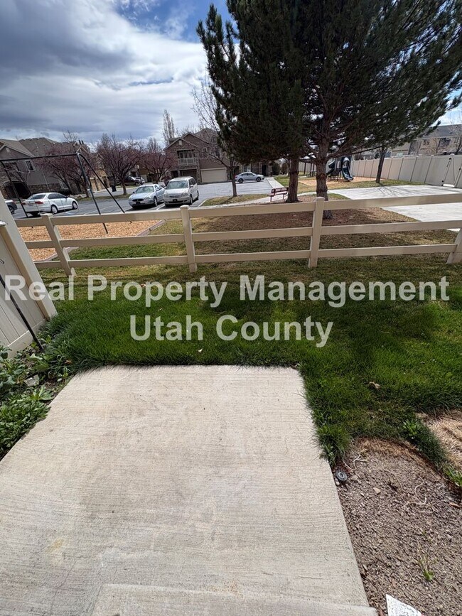 Building Photo - Beautiful townhome in Pleasant Grove