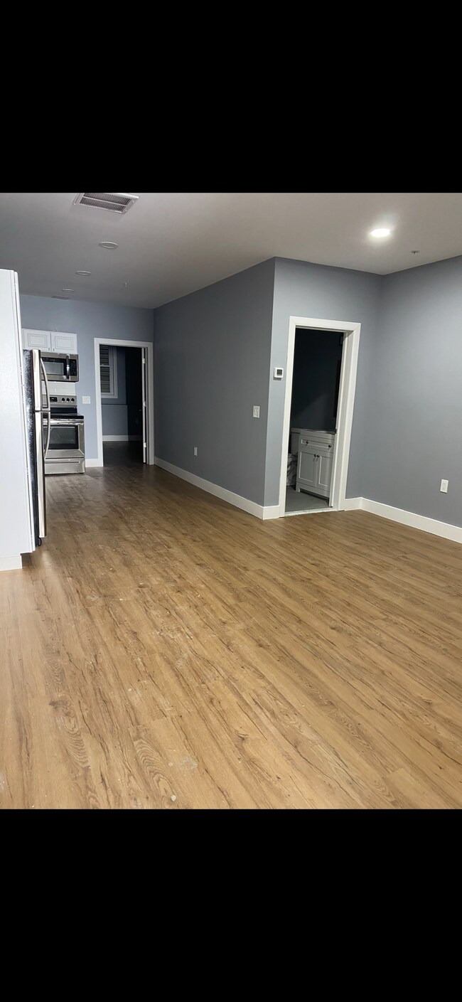 Building Photo - 151 Main St