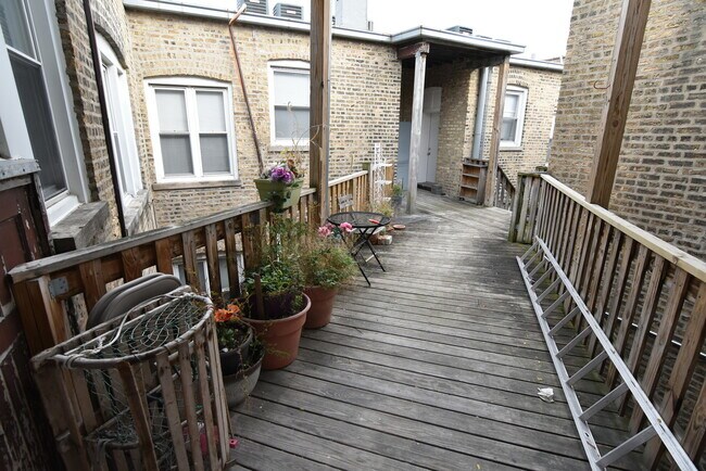 Building Photo - 1161 W Lunt Ave