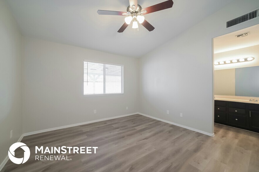 Building Photo - 8505 W Windsor Ave