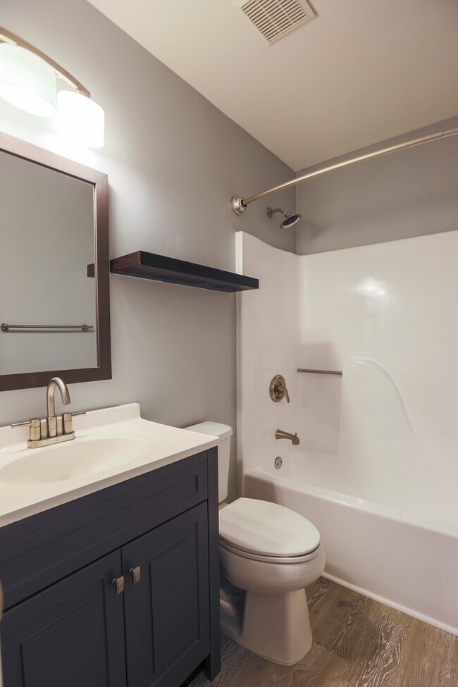 Building Photo - Available Early July! Renovated 3 bedroom ...
