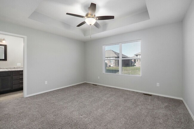 Building Photo - Modern 3 Bed / 2 Bath Home