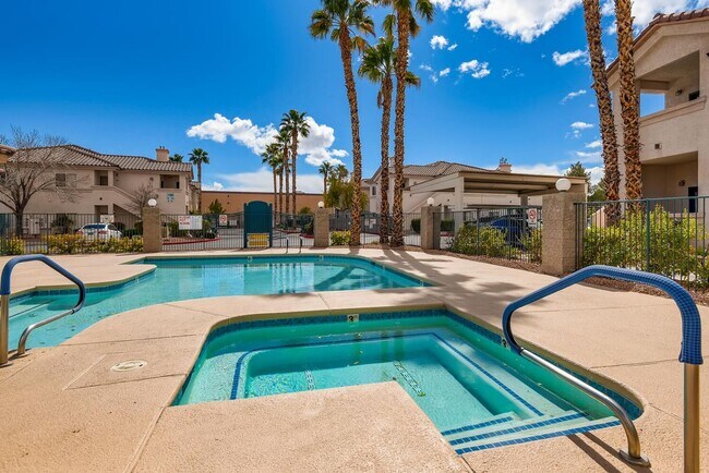 Building Photo - Adorable 1st Floor Condo In Gated Community!