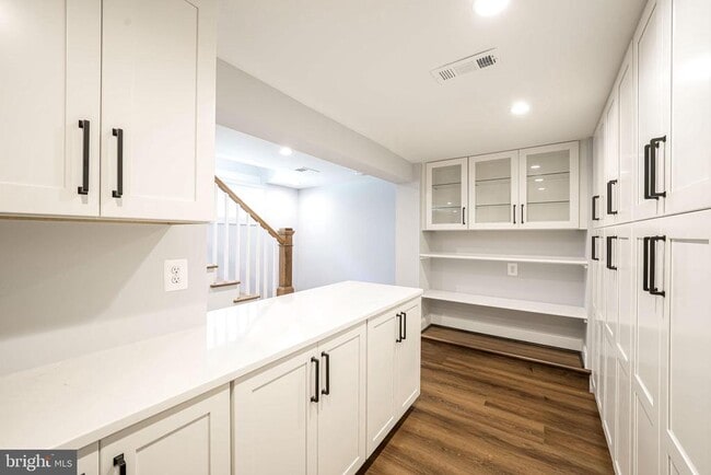 Building Photo - 2314 N Kenmore St