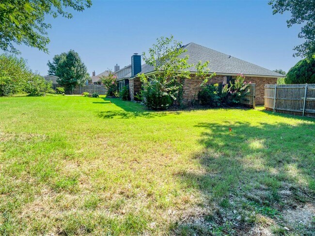 Building Photo - 1828 Honeysuckle Ln