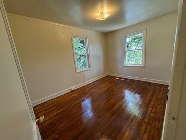 Building Photo - 3 Bedroom Semi-Detached  Home
