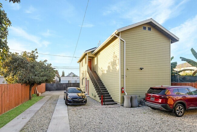 Building Photo - Brand New 2BR/1BA with Downtown LA Views in Historic Pico Union - First Time  on Market!
