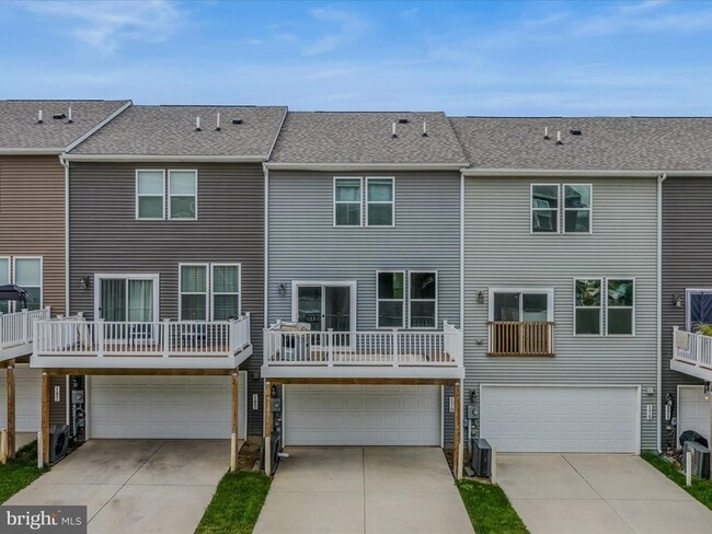 Building Photo - 179 Presidents Pointe Ave