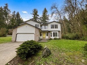 Building Photo - Beautifully Updated West Linn Home Near West Linn High School