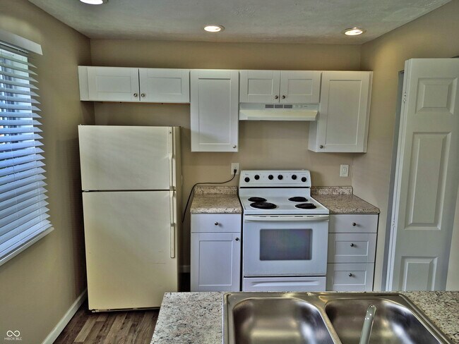 Building Photo - 47 Port Sylvia Dr