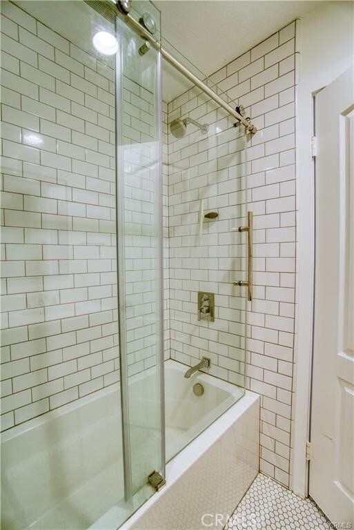 Building Photo - 13 Bernay