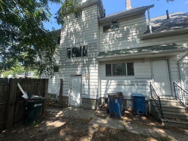 Building Photo - 407 Idaho Ave