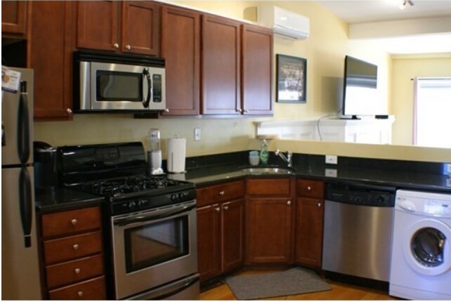 Building Photo - 17 Vinton St