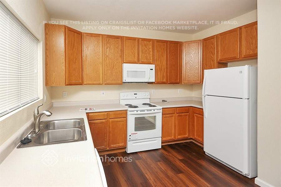 Building Photo - 882 Rancher Dr