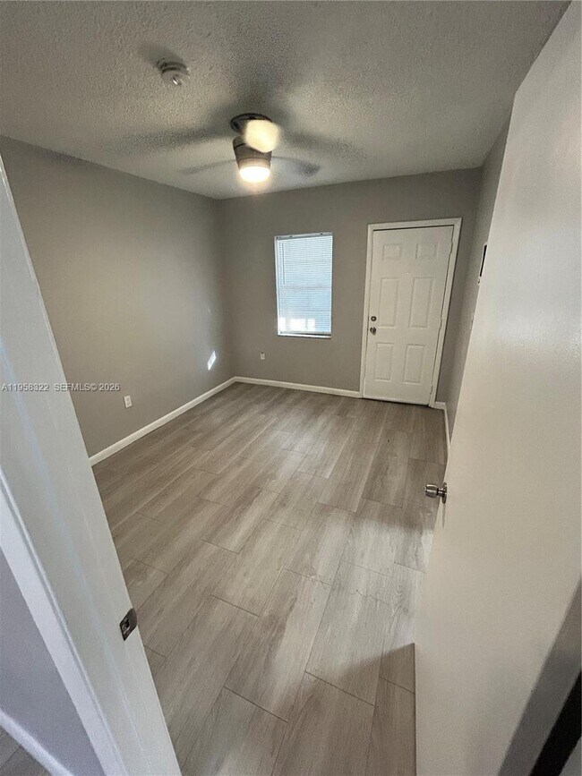 Building Photo - 1720 NW 1st Pl