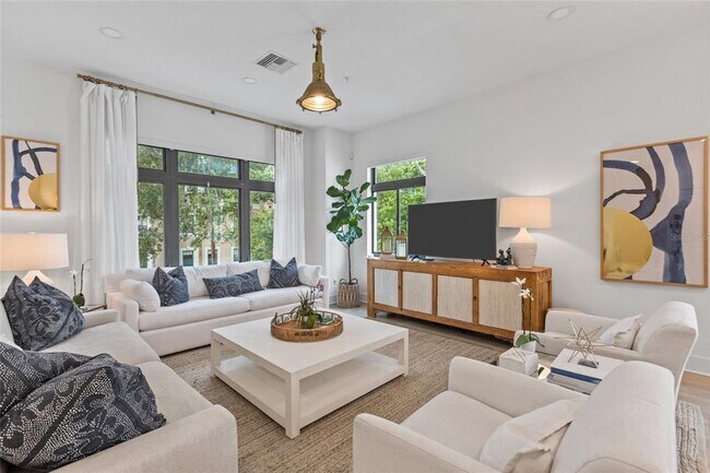 Building Photo - 218 Park Lake St