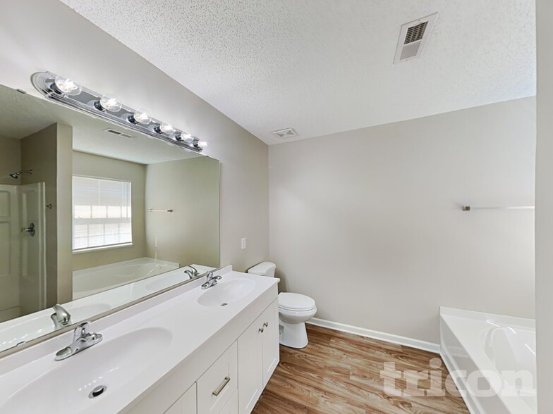 Building Photo - 721 Elderberry Ln