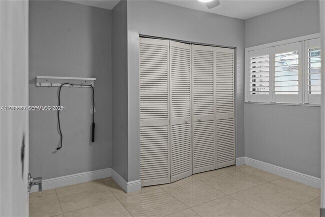 Building Photo - 117 W 34th St